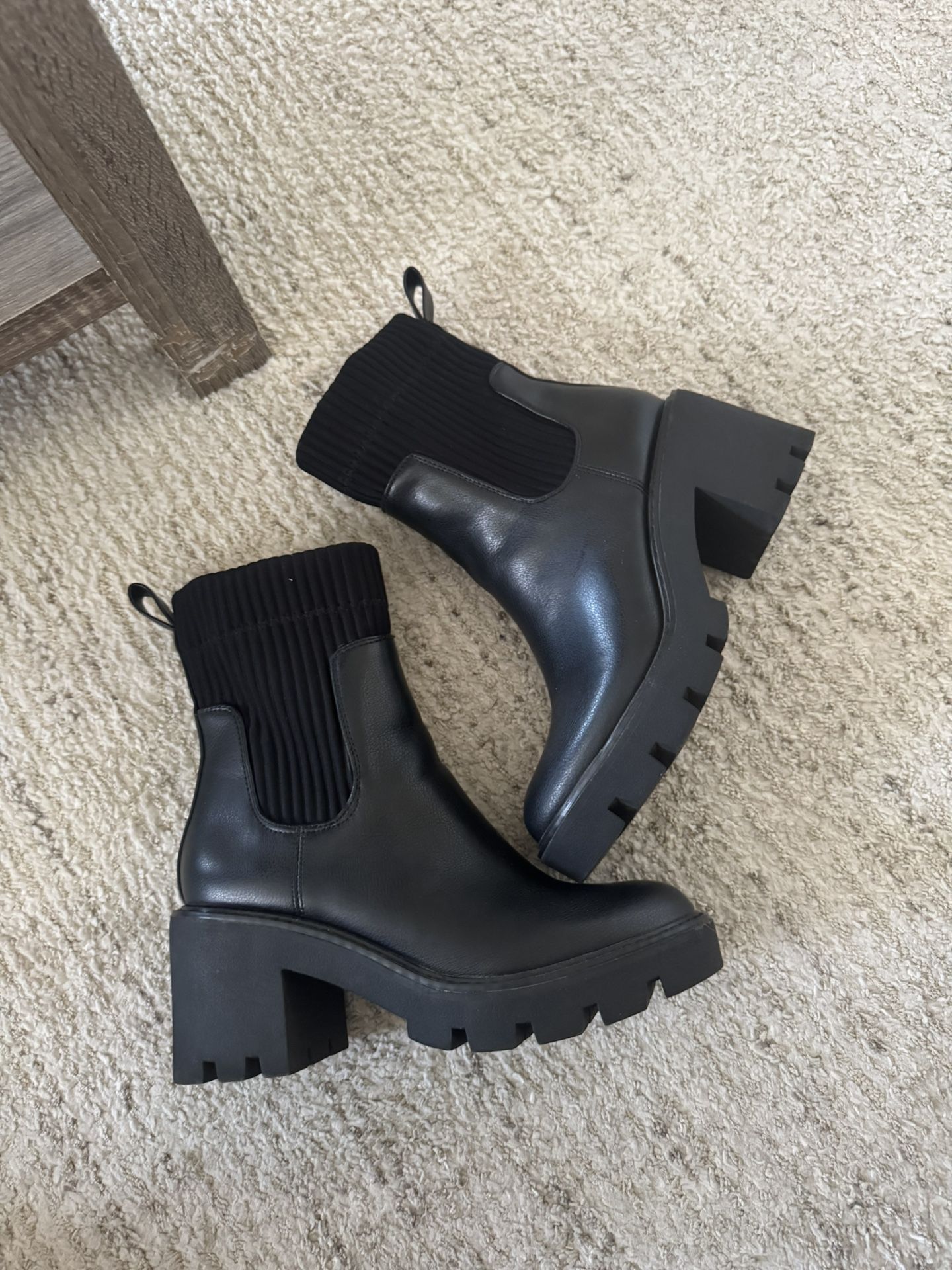 Women’s Boots Size 7