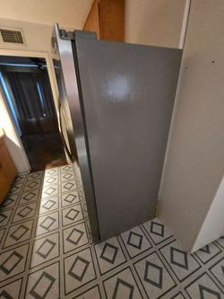Refrigerator (Frigidaire)