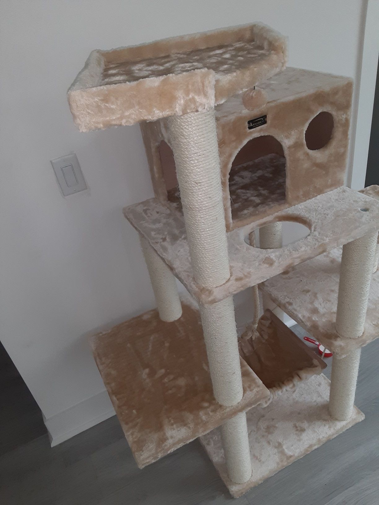 ARMAKAT TREEHOUSE BRAND NEW 76 INCH