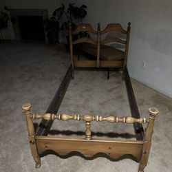 Vintage twin bed