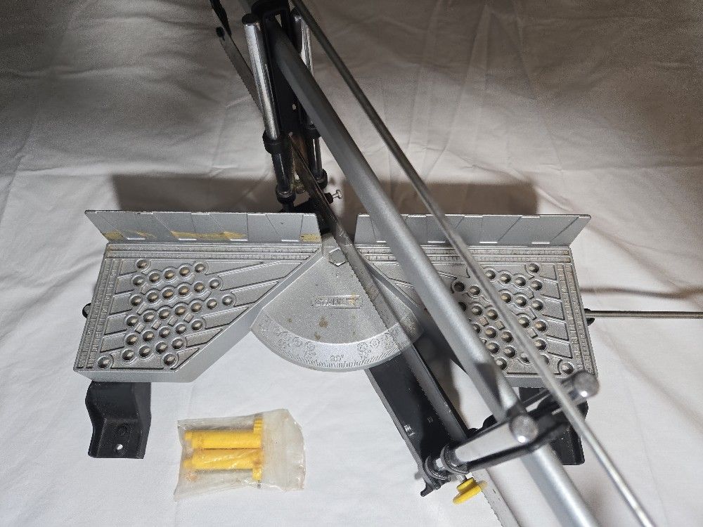 Carpenters Molding Miter Saw