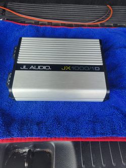 UN AMPLIFIER JL AUDIO 