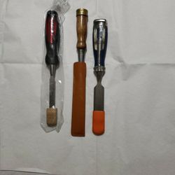 Chisels set in good condition. 