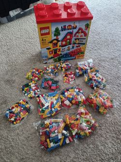 Lego XXL Box 5512 Creator Minifigure Building Set 1600 Pcs Bulk Special Edition, open box but bags are Sealed From Factory

Year released 2010
Perfect