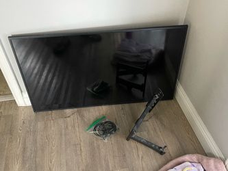 42” Samsung with wall bracket
