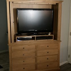 Ethan Allen Tv With Dresser  Offering 