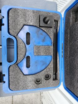 Auto hub removal tool