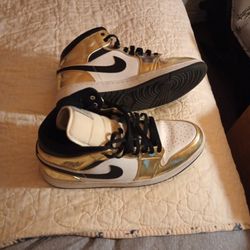 Men Size 12 Jordans Like New 