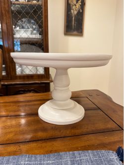 White cake stand
