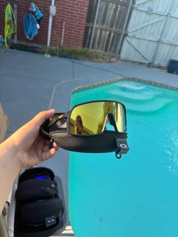 Oakley sutros