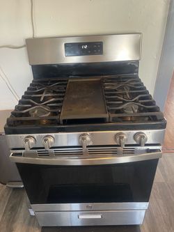 GE Stainless Steel Gas Range with Griddle
