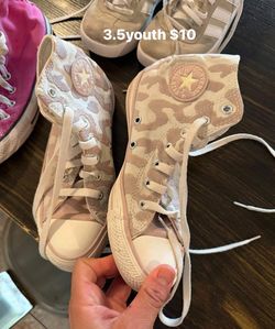 Kids shoes size 3.5youth