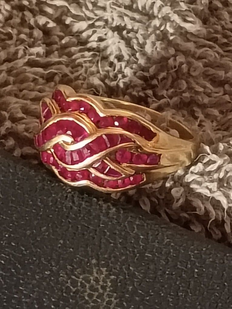 10k Yellow Gold & Ruby Ring Size 9