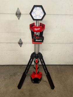 M18 18-Volt Lithium-Ion Cordless Rocket Tower Light with 6.0 battery