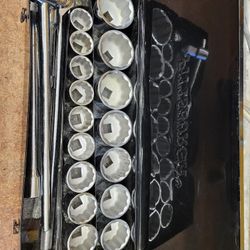 Pittsburgh 1" Drive Socket Set