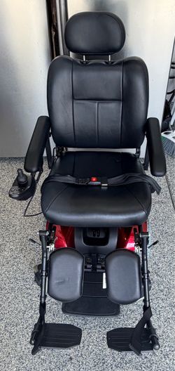 Invacare Pronto M41 Motorized Mobility Cart / Electric Chair - Brand New Batteries!