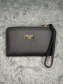 Black Popular Wallet Used EUC