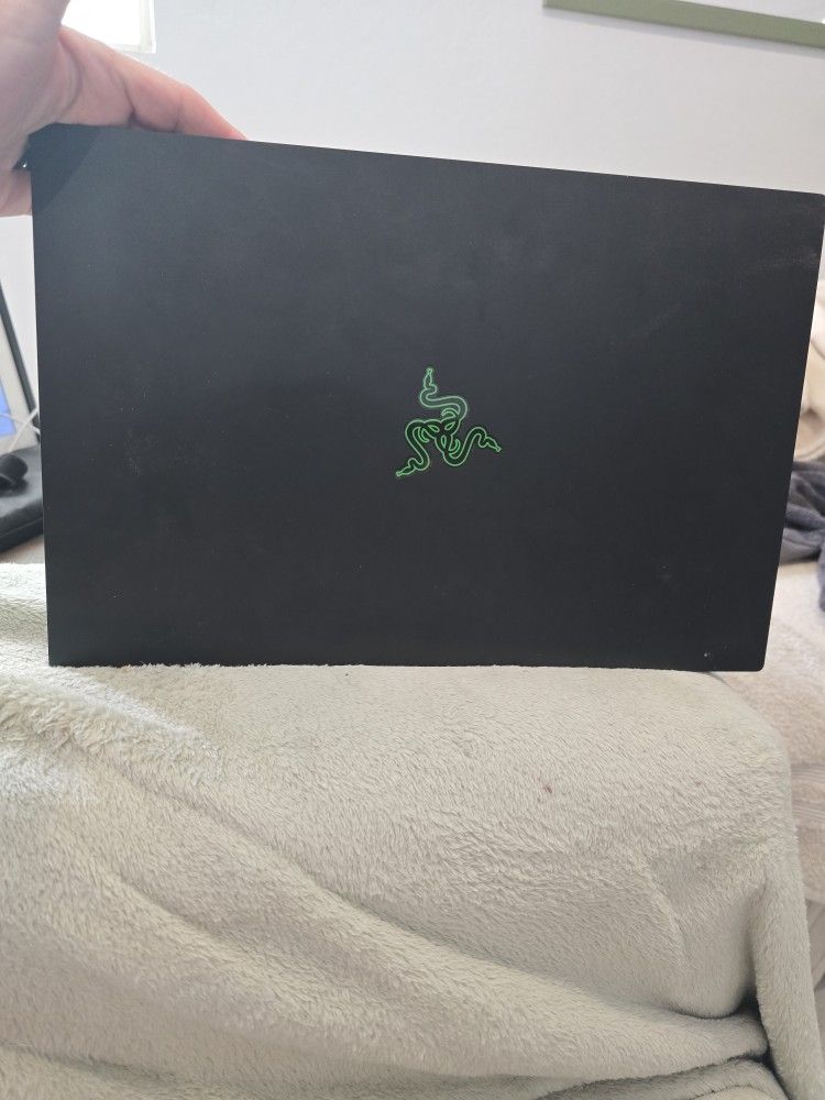 RAZOR GAMING LAPTOP