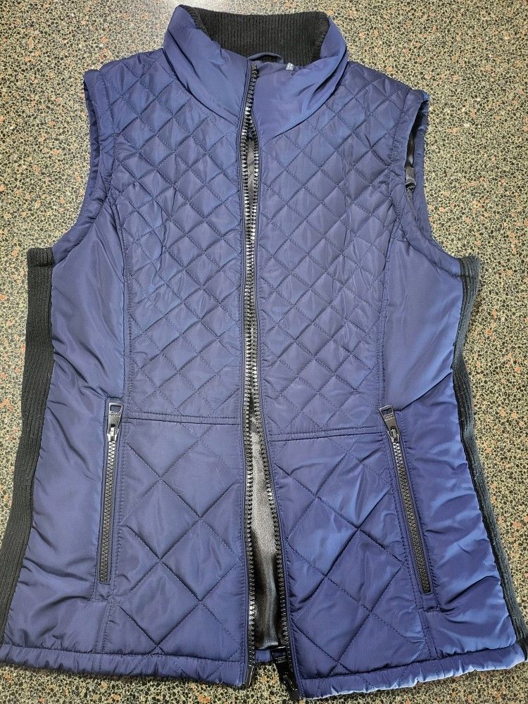 🧥 Andrew Marc Women’s Quilted Vest – Size Small (Navy Blue) 💙