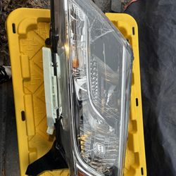 Pathfinder 2013-2016 Headlight