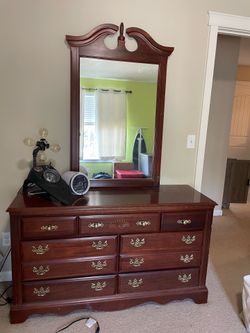 Vanity Dresser w/Matching Nightstand