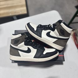 Jordan 1 High Mocha - 11M