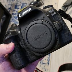 Canon 80D DSLR Camera Kit