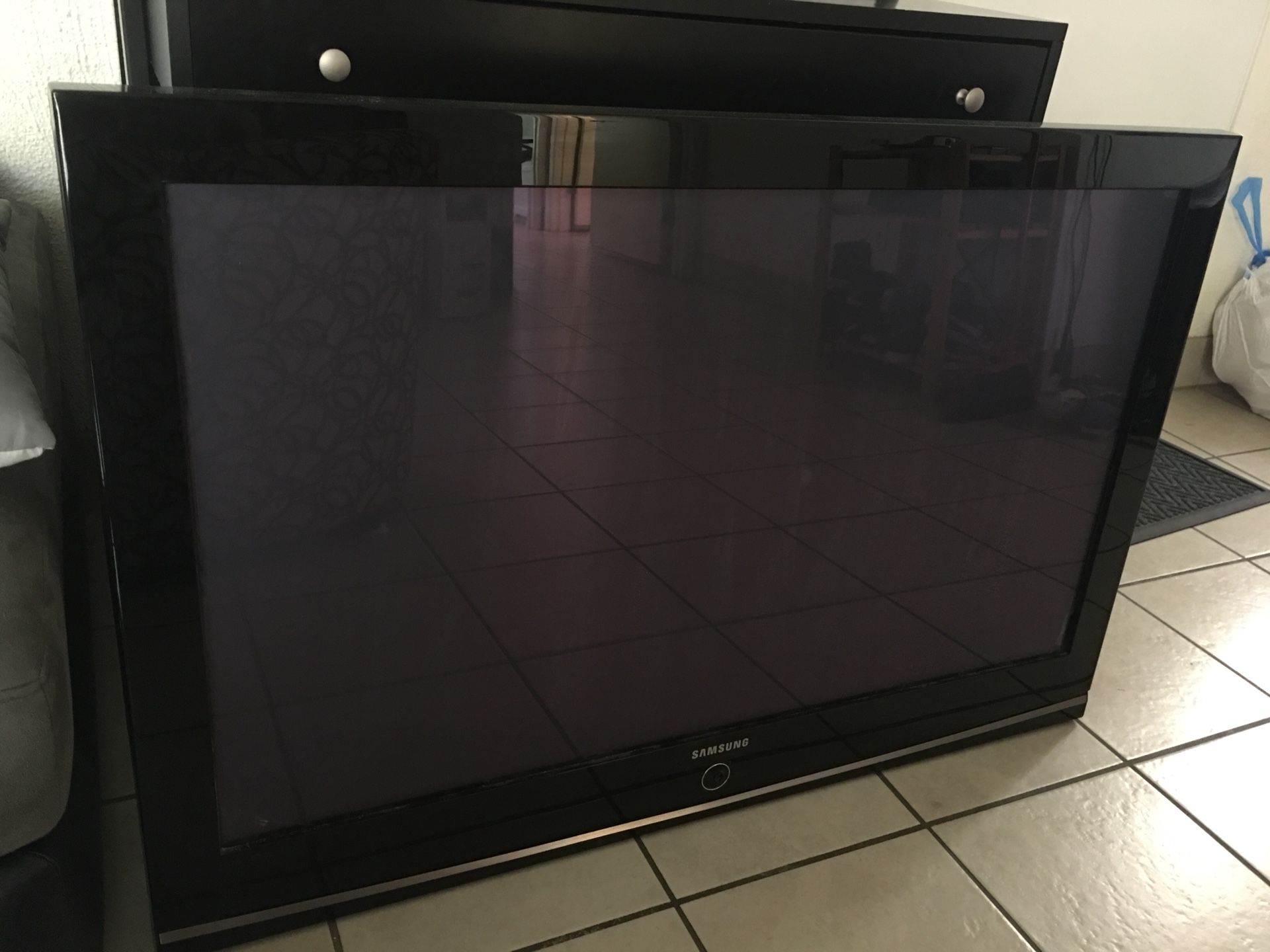 (Like New) Samsung 42” Plasma TV