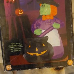 4 Ft Tall Inflatable Witch Halloween Yard Decoration