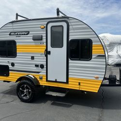 2022 Lightweight Sunray sport 15’ Travel Trailer 