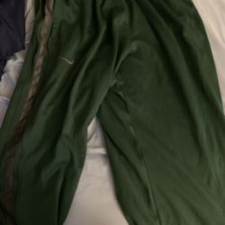 GREEN NIKE TRACK PANTS SIZE LARGE BRAND NEW NEVER WORN
