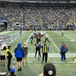 San Francisco 49ers at Seattle Seahawks (Section113, Row D, only 4 rows from the Field!) Single Ticket
