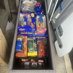 HOT WHEELS AND NASCAR COLLECTIBLES 