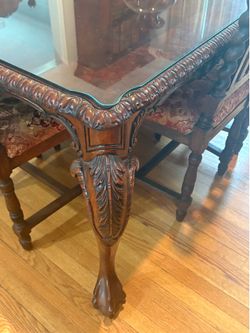 Dinning room table with 6 chairs