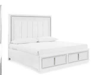 BRAND NEW BED SET (TAGS ATTACHED TO ITEMS)