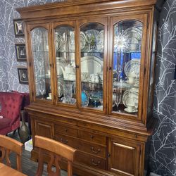 Thomasville China Cabinet /Hutch