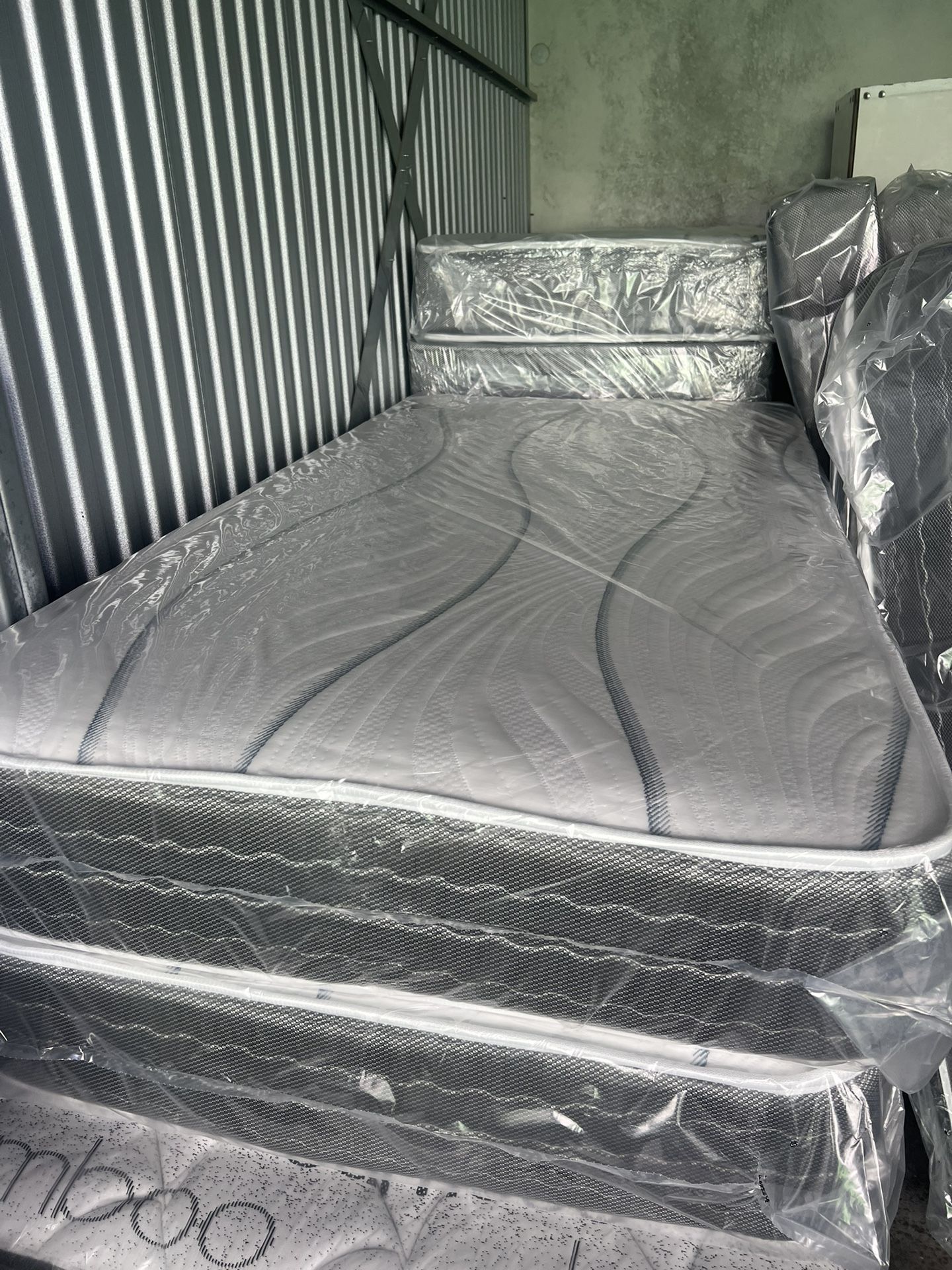   Mattresses: twin, full , queen regular ,  Colchon Nuevo Colchones plush or pillow top available cama bed mattress 