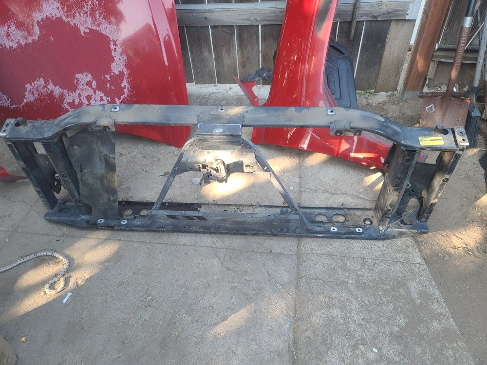 SILVERADO SUBURBAN YUKON RADIATOR SUPPORT