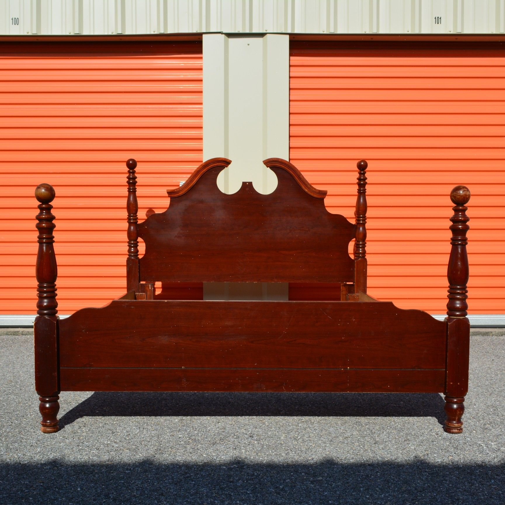 (narrow hallway) BOMBAY KING Size 4-Post with Finials Wood Bed Frame