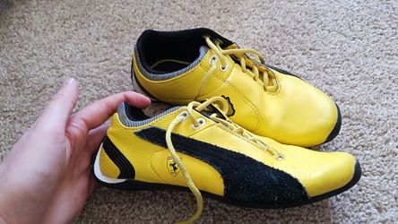 Boys size 1 leather Ferrari by Puma