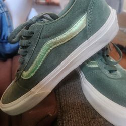 Metallic Suede Duck Green Vans 
