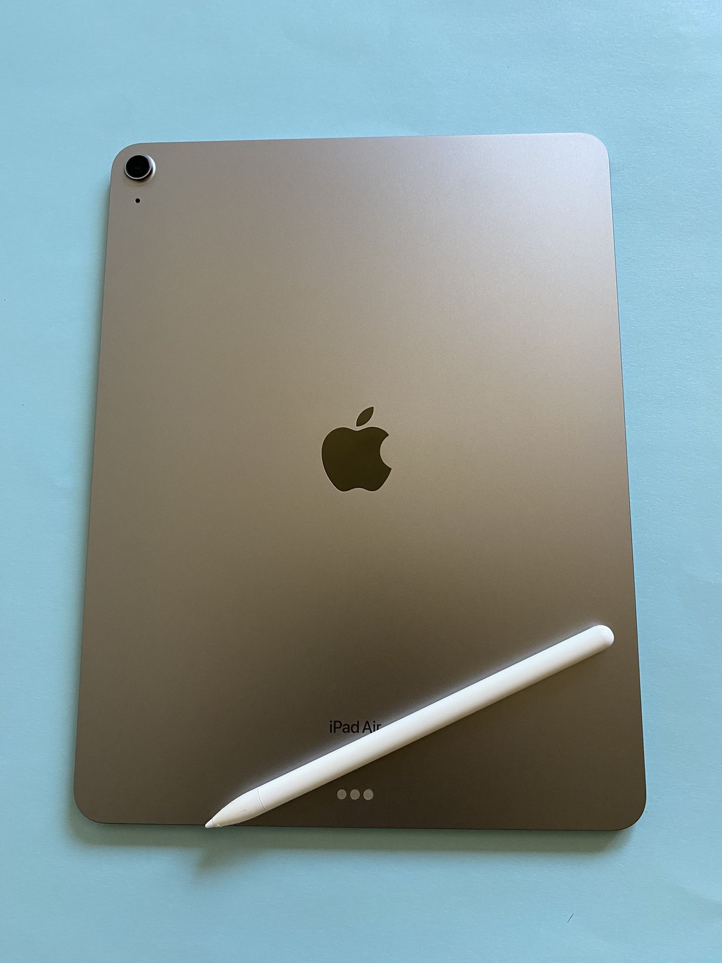 Apple IPad Air 13” (M2 chip / 2024 model) 128GB with Pen, keyboard & Accessories (warranty 10/2025)