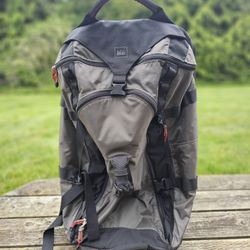 REI TRAVEL DUFFLE W WHEELS