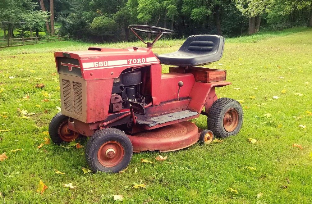 TORO 550 ANTIQUE LAWN TRACTOR / LAWN MOWER