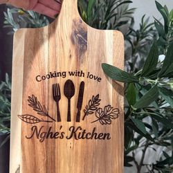 Personalized Wooden Cutting Board – Custom Engraved