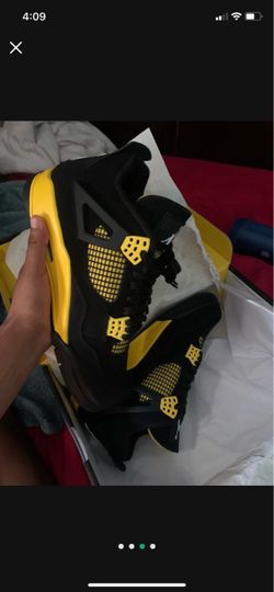 Jordan 4s thunder