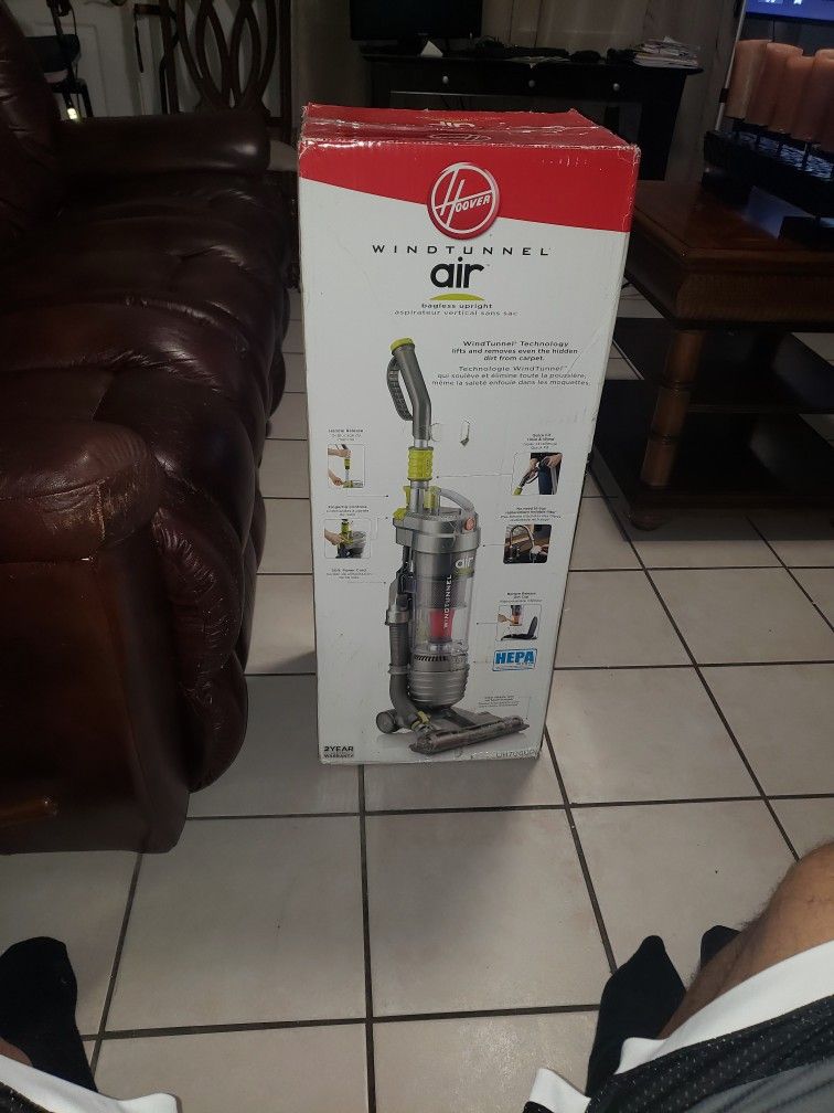 Hoover Wind Tunnel Air Vacuum Cleaner