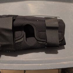 Brand New Hely & Weber Size M Knee Brace