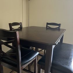 4 Chair With A Table