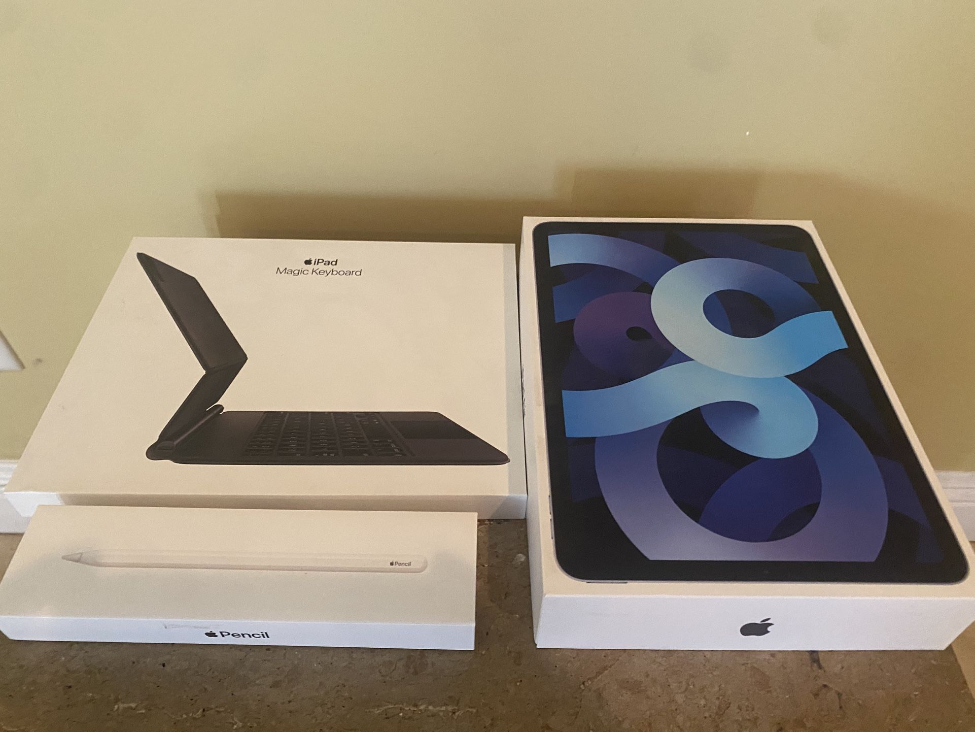 iPad Air 11 Inch 4th Gen 64GB Magic Keyboard And pencil 